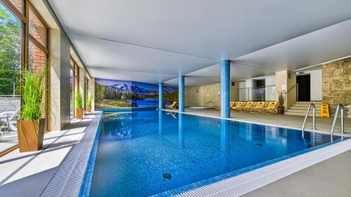 Apartment with Mountain View