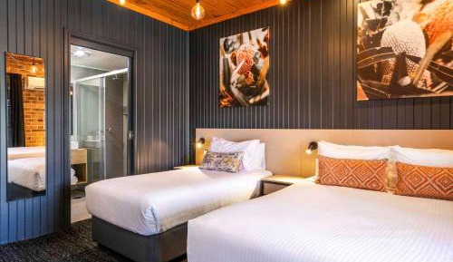 Studio with Queen and Single Bed