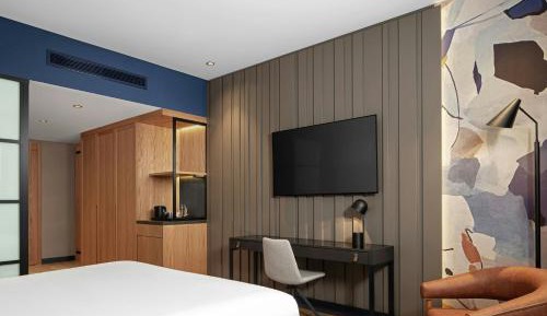 Classic King Room with City View