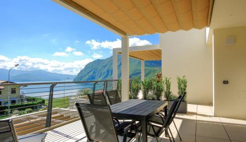 Two-Bedroom Apartment with Lake View