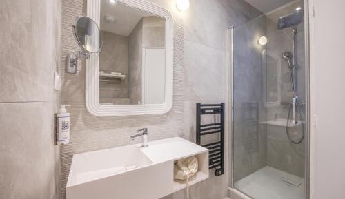 Studio Apartment with King Bed