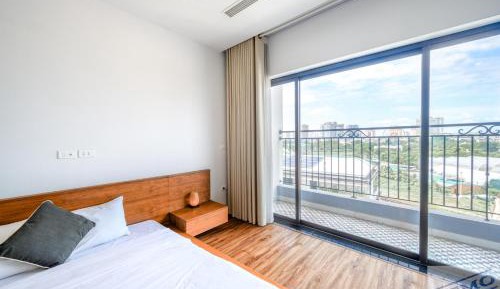 Three-Bedroom Apartment with Balcony