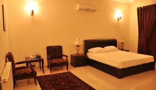 Deluxe Double Room (2 Adults + 1 Child)