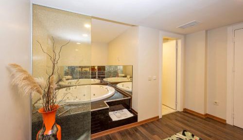 Junior Suite with Hot Tub