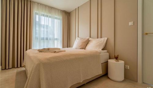 Two-Bedroom Apartment with Lake View