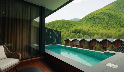 King Suite with Pool and Mountain View
