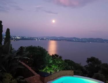 King Room with Mountain View