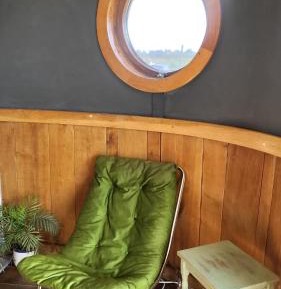 Apartment with Shower