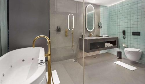 Superior Plus King Room