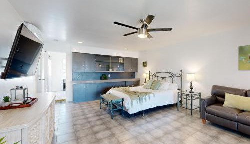 Five Bedroom Holiday Home