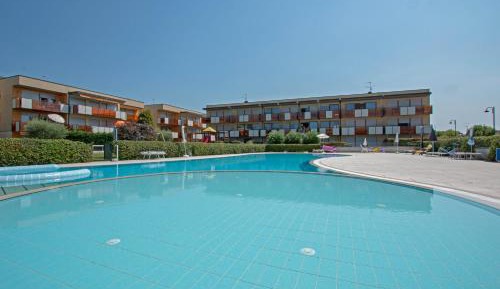 Two-Bedroom Apartment with Pool View E4