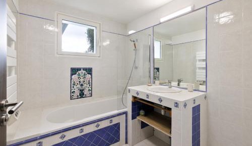 Double or Twin Room with Mountain View