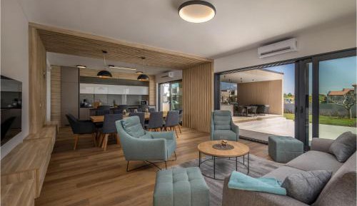 Five-Bedroom Holiday Home