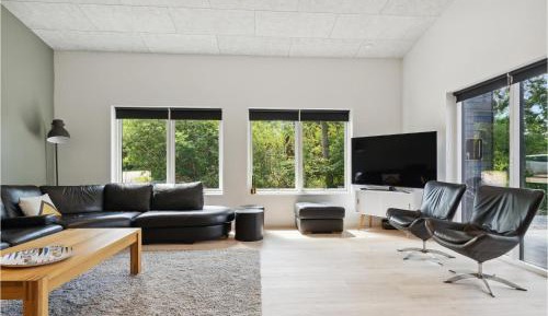 Six-Bedroom Holiday Home