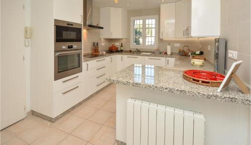 Three-Bedroom Holiday Home 