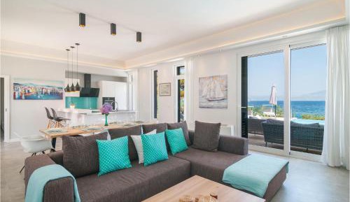 Three-Bedroom Holiday Home 