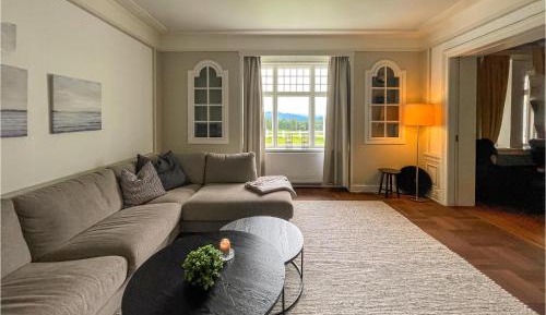 Eight-Bedroom Holiday Home