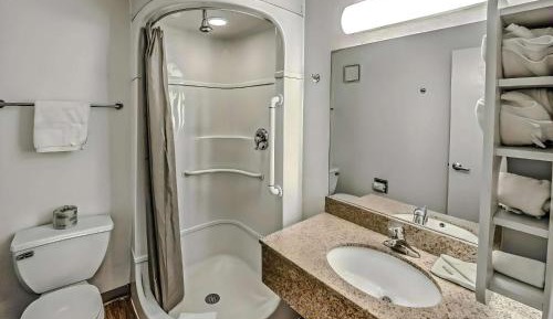 1 Queen Bed | Non-Smoking, Shower