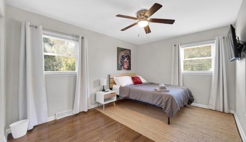 Queen Room with Shared Bathroom