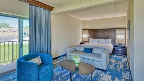 Deluxe King Room with Water View