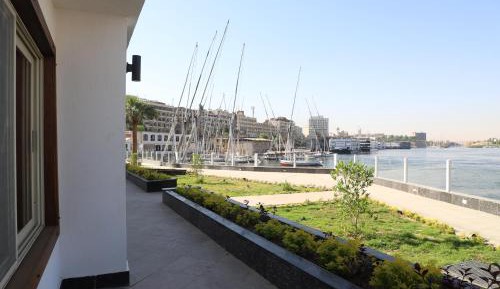 Obelisk Nile Shore Room