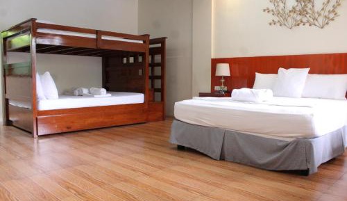 Deluxe Family Room