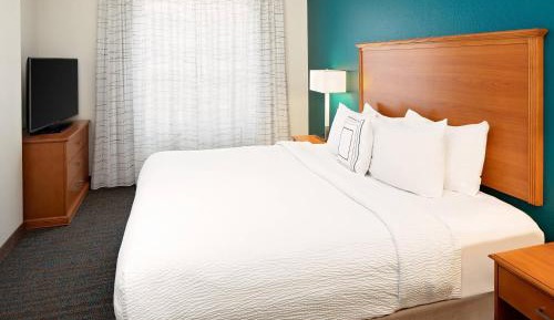 One-Bedroom King Suite with Sofa Bed - Non-Smoking