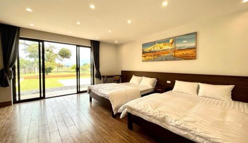 Family Room with Garden View