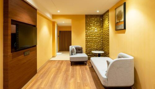 Suite - Includes tea/coffee, 1 veg snack, 1 dessert