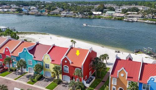 Three-Bedroom Holiday Home 