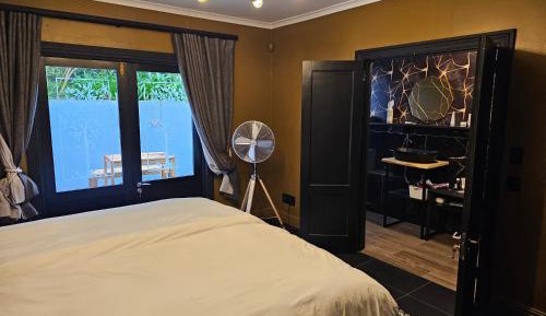 Deluxe King Suite