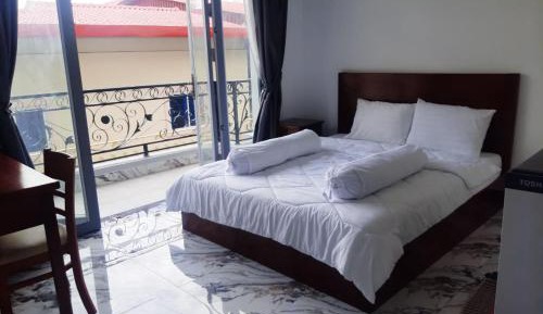 Studio Apartment with Balcony