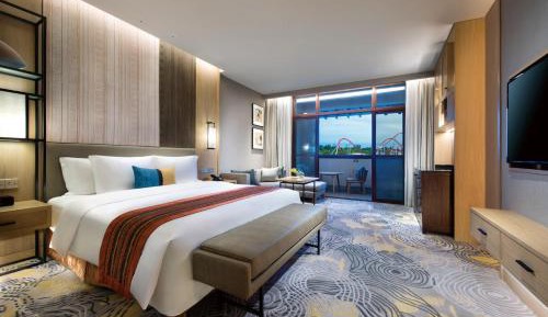 Standard King Room with Lake View - Lounge Access