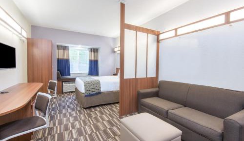 Queen Suite - Non-Smoking