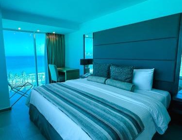 Deluxe King Suite