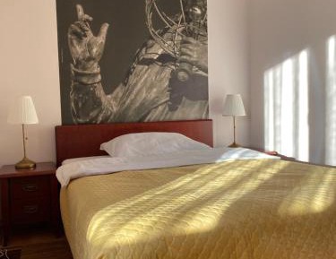 Standard Queen Room
