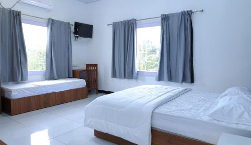 Family Room with Mountain View