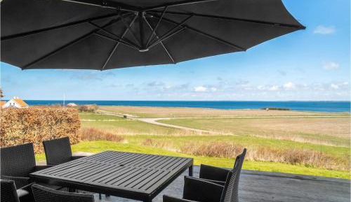Three-Bedroom Holiday Home 