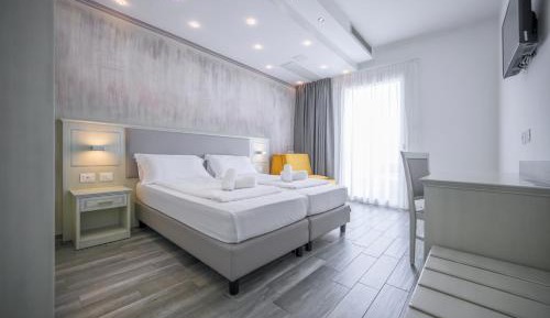 Deluxe Double or Twin Room with Lake View