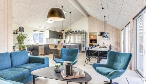 Nine-Bedroom Holiday Home