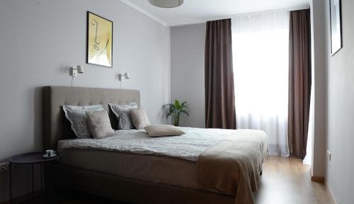 One-Bedroom Apartment with Balcony