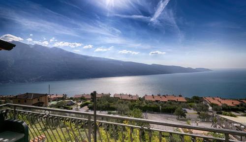 Apartment with Lake View