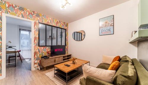 Deluxe One-Bedroom Apartment