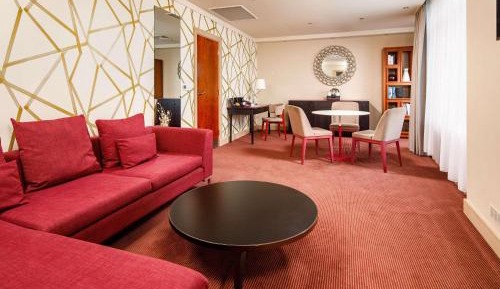 Deluxe Suite with City View