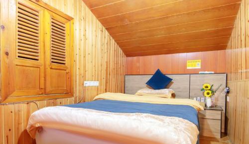 River View Duplex Loft Room