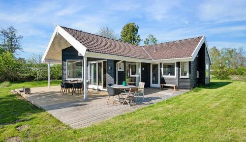 Three-Bedroom Holiday Home 