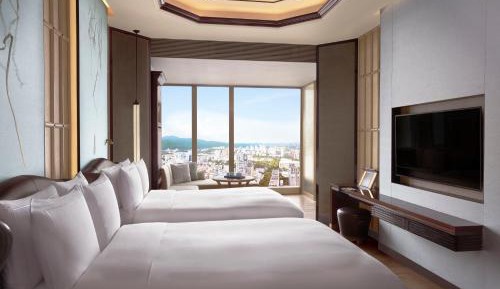 Club Deluxe Twin Mountain View