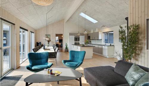 Nine-Bedroom Holiday Home