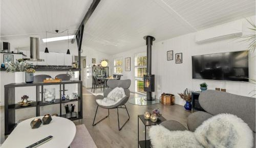 Three-Bedroom Holiday Home 