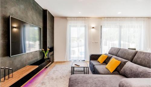 Three-Bedroom Holiday Home 